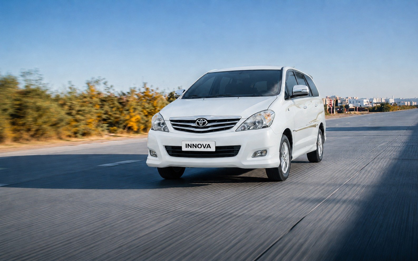 SUV (Innova)