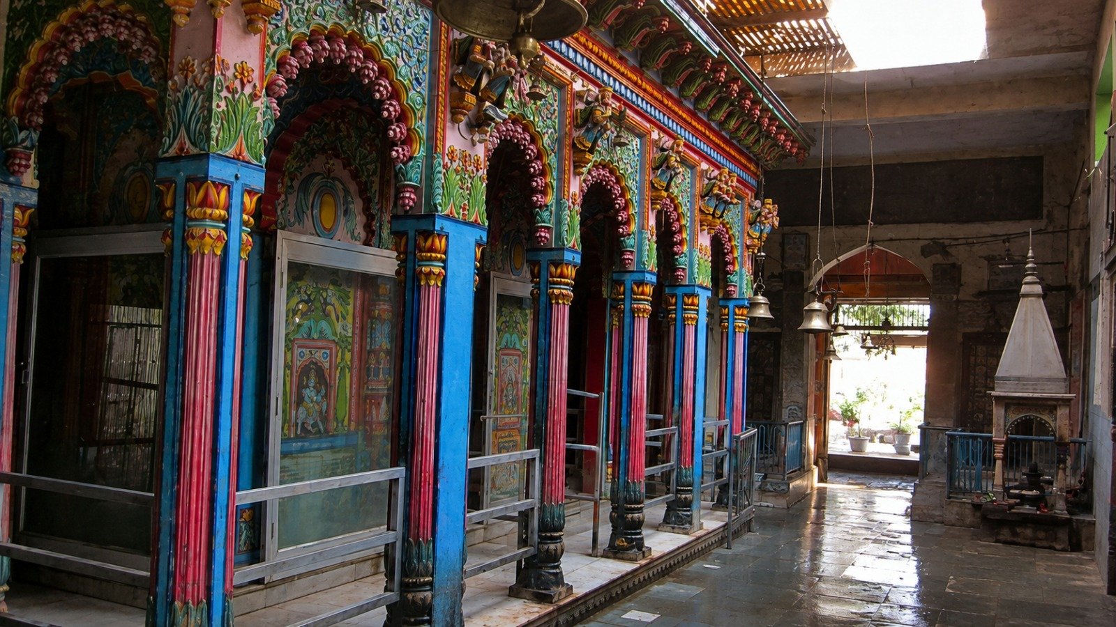 Nageshwarnath Temple